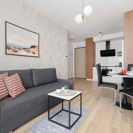 Cozy With Balcony & Parking In By Renters *