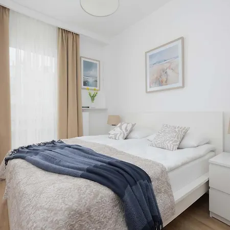Cozy With Balcony & Parking In By Renters