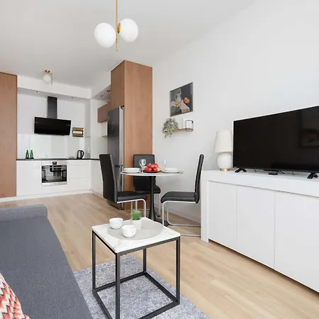 Cozy With Balcony & Parking In By Renters Varsovie