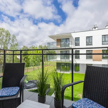 Appartement Cozy With Balcony & Parking In By Renters *