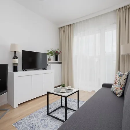 Cozy With Balcony & Parking In By Renters