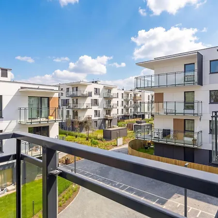 Cozy With Balcony & Parking In By Renters