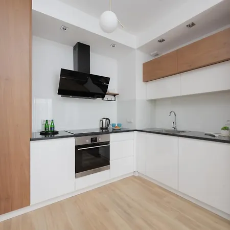 Appartement Cozy With Balcony & Parking In By Renters *