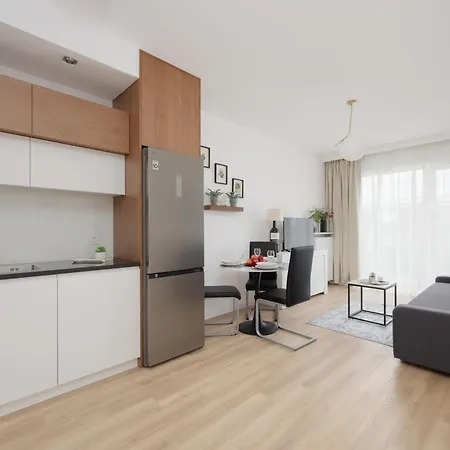 Cozy With Balcony & Parking In By Renters Appartement *