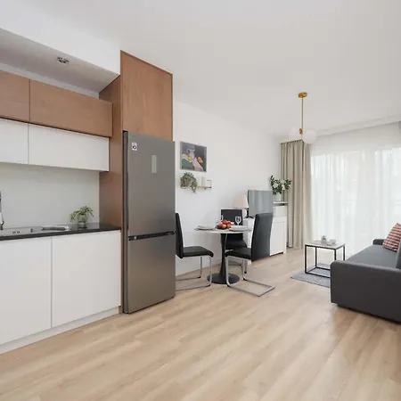 Appartement Cozy With Balcony & Parking In By Renters *