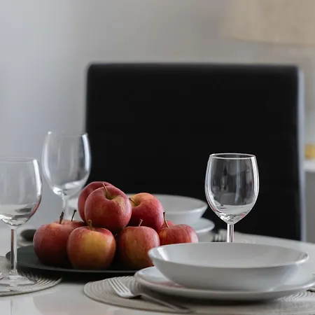 Apartamento Cozy With Balcony & Parking In By Renters *