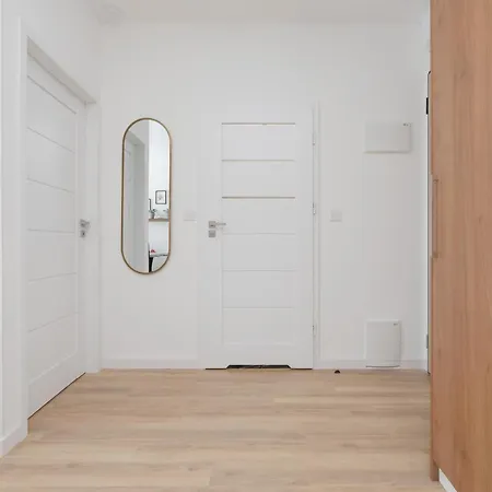 Apartamento Cozy With Balcony & Parking In By Renters *